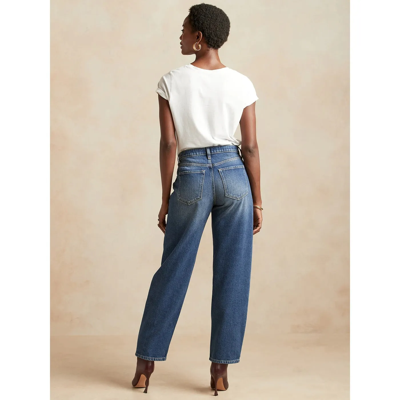 BR Barrel Mom High Jeans