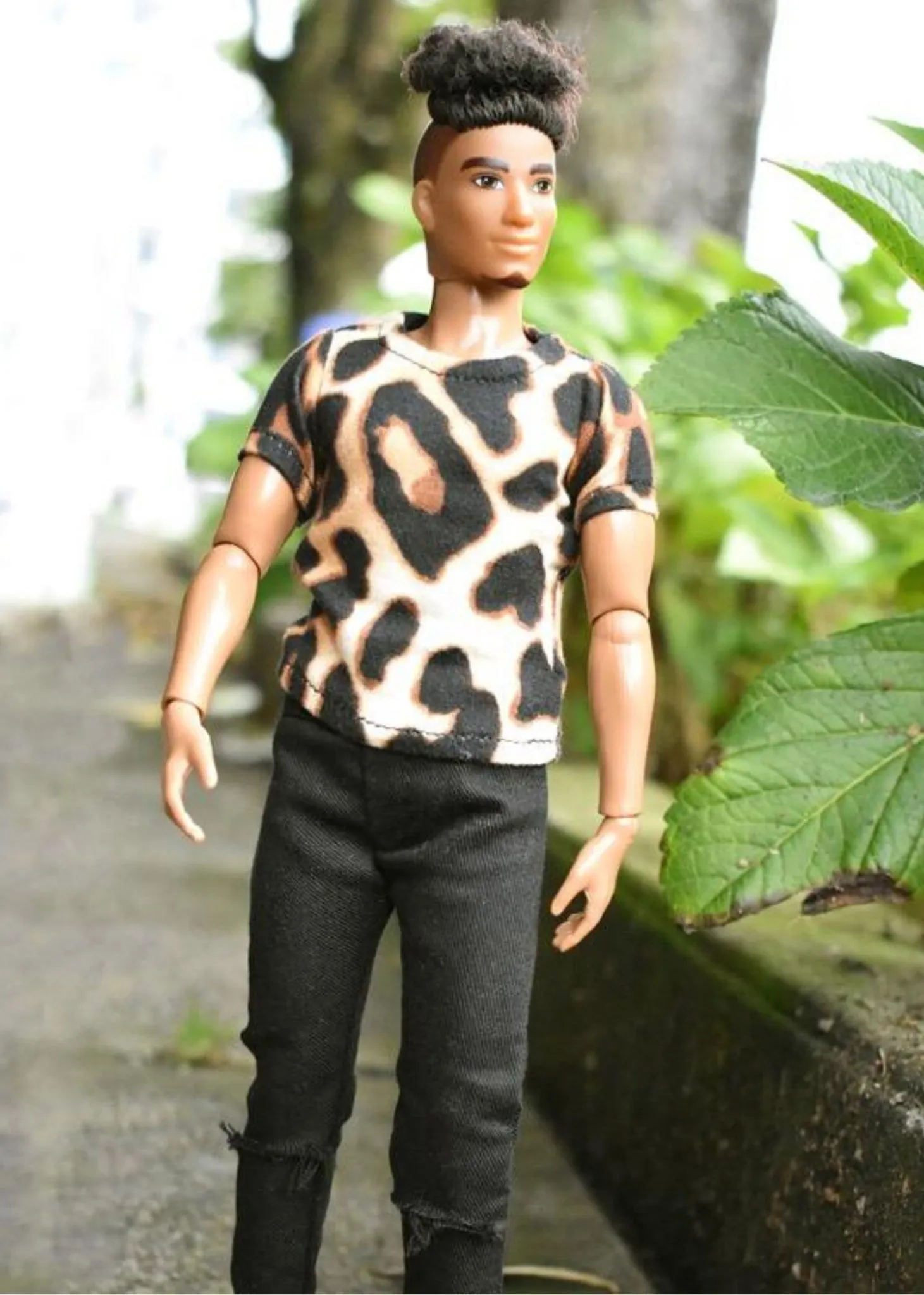 HEAR ME ROAR Top & Distressed Pants Doll Fashion Pack